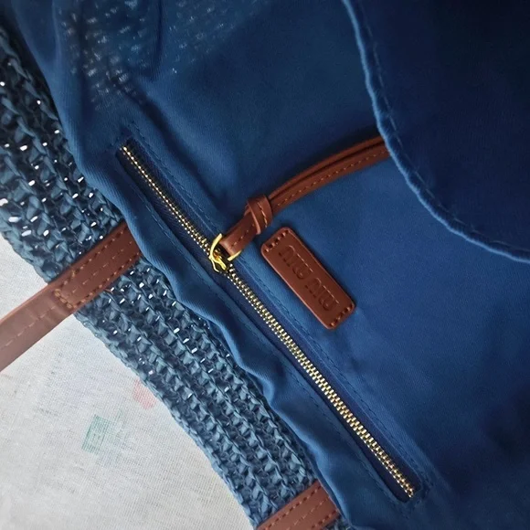 Miu Miu Embroidered Letter Logo Tote Bag - Picture 6 of 9